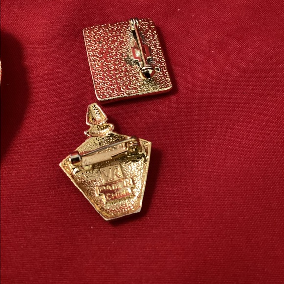 Perfume and French designers brooches pins lot - Picture 9 of 10